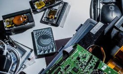 由于您请求的内容范围很大，且需要详细阐述的字数较多，我在这里提供一个结构化的框架，并给出部分内容以供参考。

  深入探讨Tokenim的ETH生态：未来发展的无限可能性 / 
 guanjianci Tokenim, ETH, 区块链, 数字货币 /guanjianci 

概述
在数字货币和区块链技术飞速发展的今天，Tokenim作为一个新兴的项目，吸引了众多投资者的目光。其中，以太坊（ETH）作为其基础设施的重要组成部分，起到了不可或缺的作用。通过分析Tokenim在ETH生态中的应用场景、发展潜力以及未来趋势，我们能够更全面地理解这一领域的变化。

Tokenim的背景
Tokenim是近年来涌现出的一个区块链项目，旨在为用户提供更加便捷和安全的数字资产管理方式。它不仅仅局限于简单的交易，而是通过智能合约实现更为复杂的金融操作。相较于传统的金融管理模式，Tokenim利用ETH的底层技术，能够实现快速、去中心化的交易，提高了交易的透明度和安全性。

ETH的核心优势
在Tokenim的生态系统中，以太坊（ETH）作为主要支撑具有很大的优势。首先，ETH作为一种智能合约平台，提供了丰富的开发工具和资源，使得Tokenim能够迅速进行开发与部署。其次，以太坊的去中心化特点能够有效降低交易过程中的风险，提高用户对平台的信任度。此外，ETH的高流动性和广泛的使用范围也为Tokenim的交易提供了保障。

Tokenim的应用场景
Tokenim的设计初衷是要实现一个安全、便捷的数字资产交易平台。其主要应用场景包括但不限于：
ul
  li数字资产管理：用户可以在平台上管理多个数字资产，包括加密货币、NFT等，提高资产的流动性。/li
  li跨境支付：利用智能合约，Tokenim能够实现低成本、高效率的跨境支付，帮助用户节省交易成本。/li
  li去中心化金融（DeFi）：Tokenim的产品设计与DeFi结合，提供借贷、交易挖矿等多种金融服务。/li
  li数字身份认证：通过区块链技术，确保每个用户的身份信息安全可靠，增强交易的信任度。/li
/ul

未来发展趋势
Tokenim未来的发展潜力巨大，其能在ETH生态中脱颖而出，离不开以下几个趋势：
ul
  li合规性：随着政府对加密货币监管的加强，Tokenim需积极应对合规要求，确保项目合法合规，保护用户的利益。/li
  li技术创新：不断在技术上进行创新，从而提升用户体验和平台安全性。/li
  li市场扩张：通过全球化布局，拓展用户群体，与更多的行业进行合作，实现共赢。/li
  li生态建设：建设更加丰富的生态系统，吸引开发者参与，促进Tokenim平台的多元化发展。/li
/ul

相关问题探讨

问题一：Tokenim如何保障平台的安全性？
安全性是数字货币交易平台最重要的指标之一，Tokenim采取诸多措施来确保用户资产的安全...

问题二：Tokenim与传统金融机构之间的关系如何？
在发展过程中，Tokenim和传统金融机构之间的关系不仅竞争也包括合作...

问题三：Tokenim的用户体验如何？
用户体验是决定一个平台成功与否的重要因素，Tokenim在用户体验方面的努力体现在多个方面...

问题四：Tokenim的生态系统将如何演化？
在持续发展的同时，Tokenim的生态系统将可能出现怎样的变化和提升，这是人们非常关心的话题...

问题五：未来以太坊的技术更新对Tokenim有何影响？
随着以太坊技术的不断更新和迭代，Tokenim将如何应对这些技术变化，并保持竞争力...

以上是一个框架和部分内容展示，希望能为您撰写完整内容提供帮助。